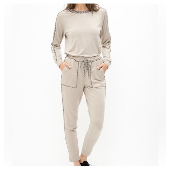 NWT Mystree Women’s Sz Lg Tracksuit Long Sleeve Top & Pant Leopard Print Trim - Picture 1 of 8